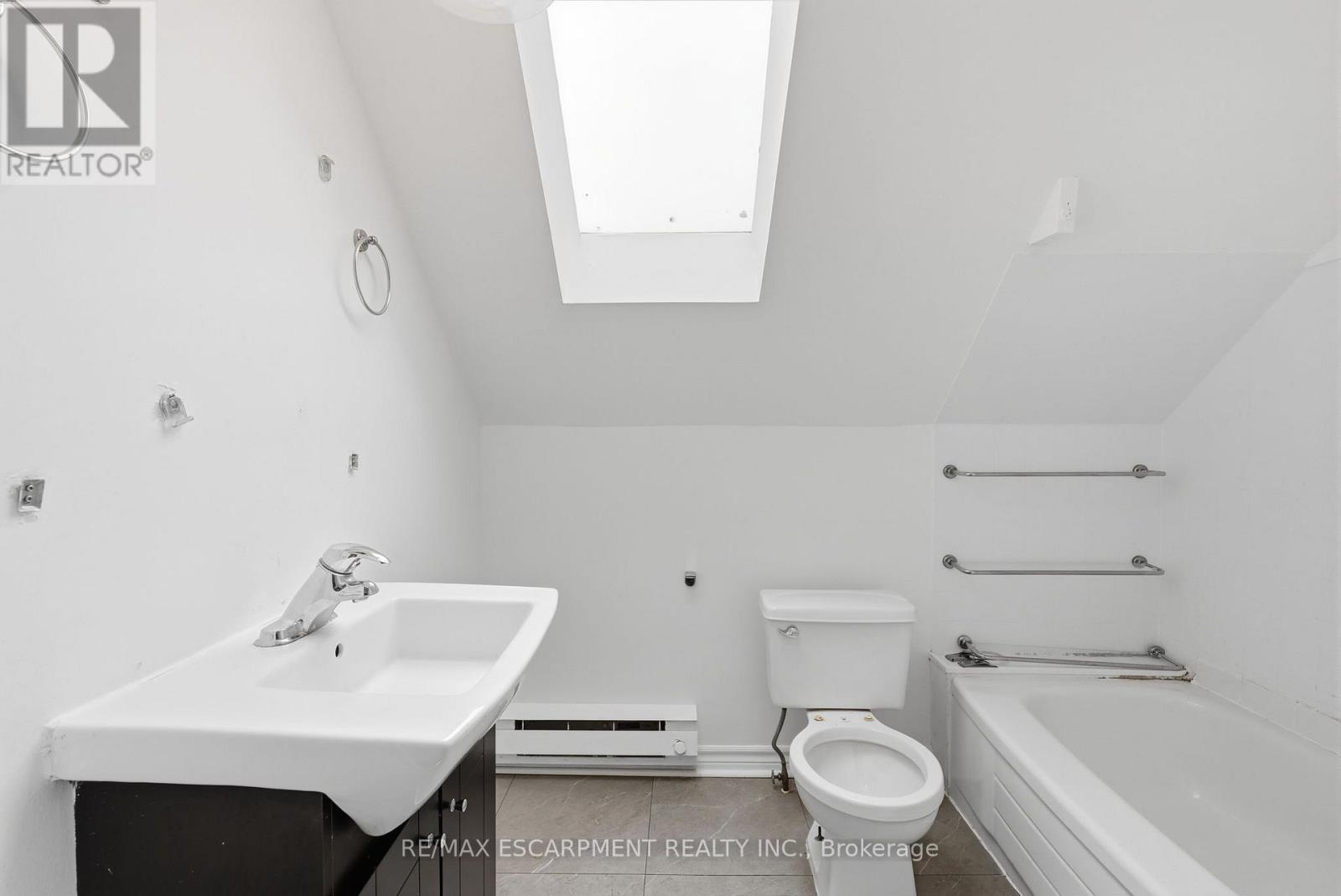 63 MELROSE AVENUE S - Image 37