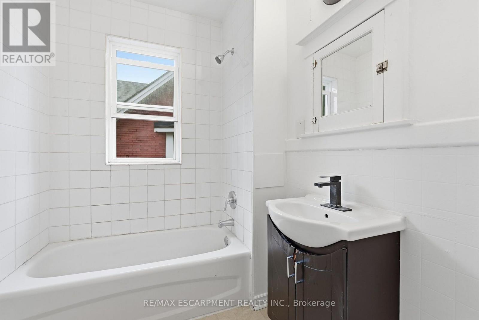 63 MELROSE AVENUE S - 39