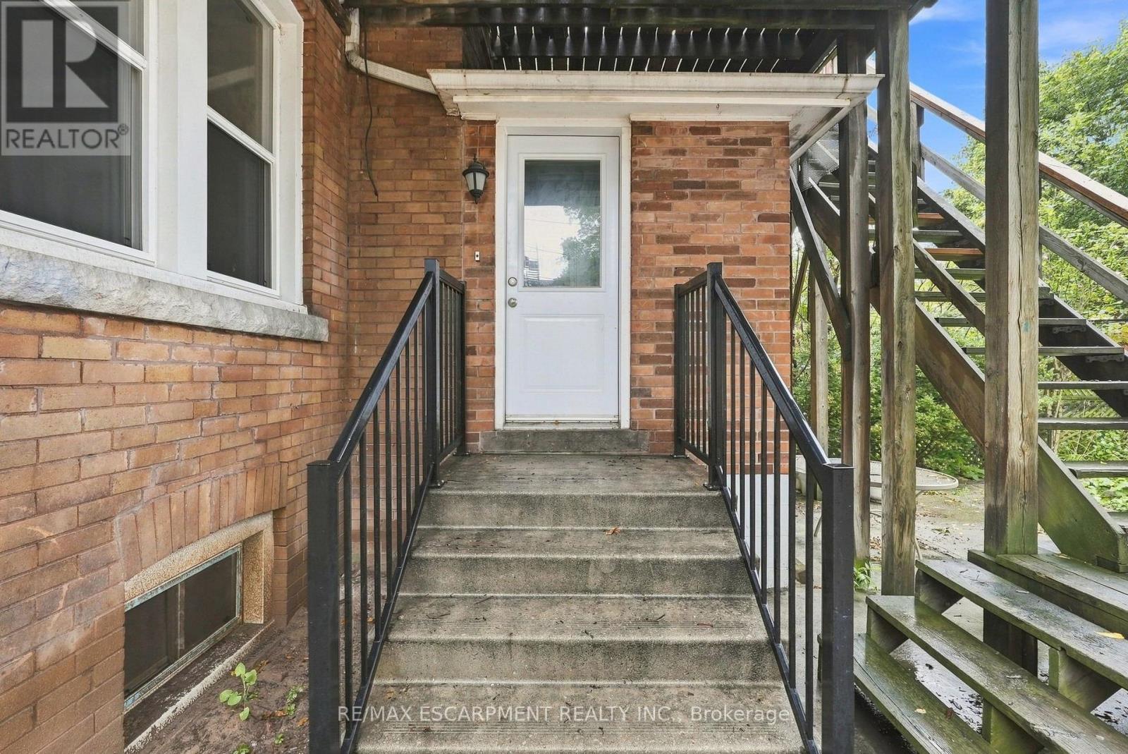 63 MELROSE AVENUE S - Image 43