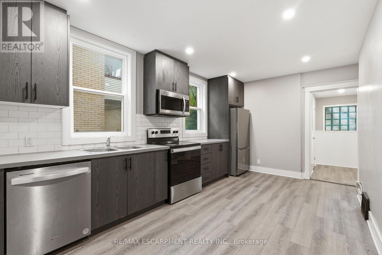 63 MELROSE AVENUE S - 9
