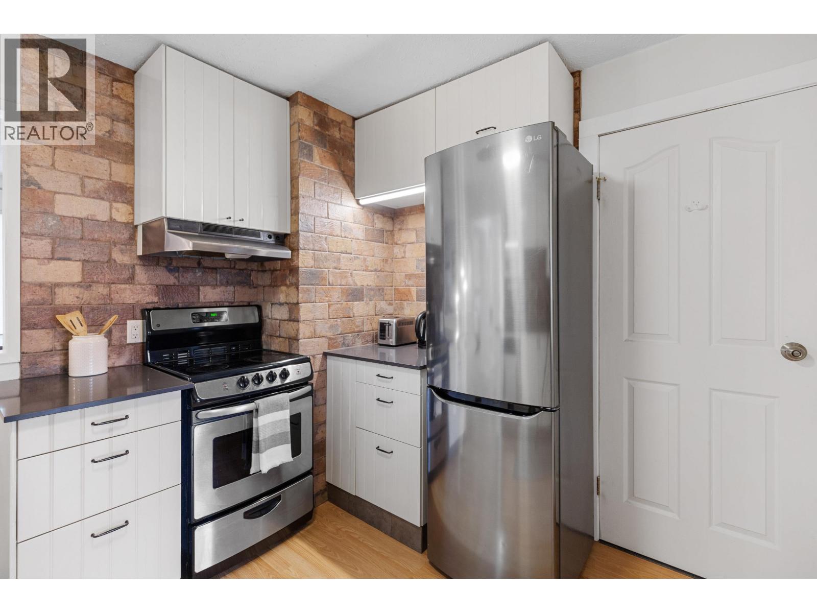 962 EWERT STREET - 2