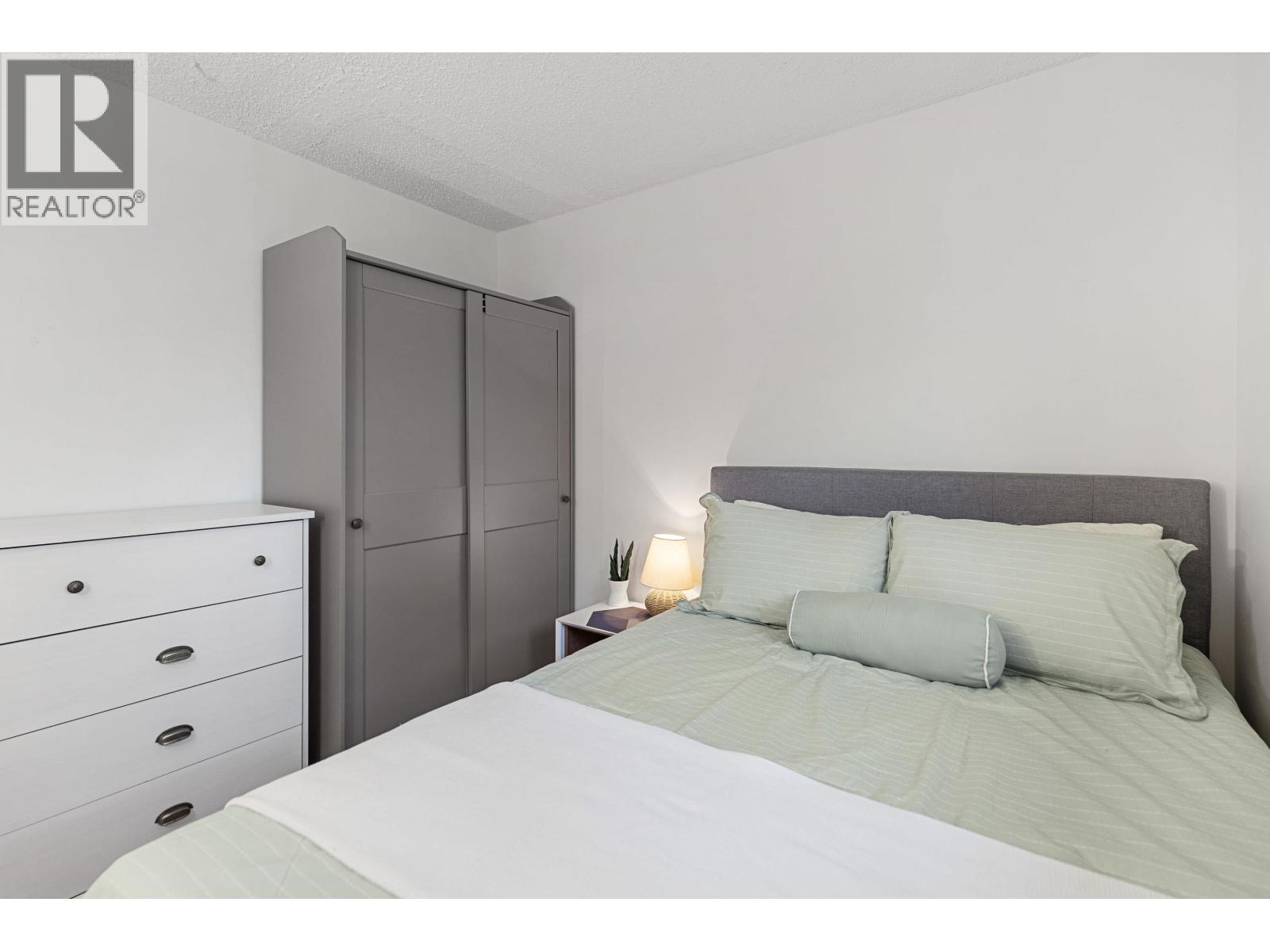 962 EWERT STREET - 11