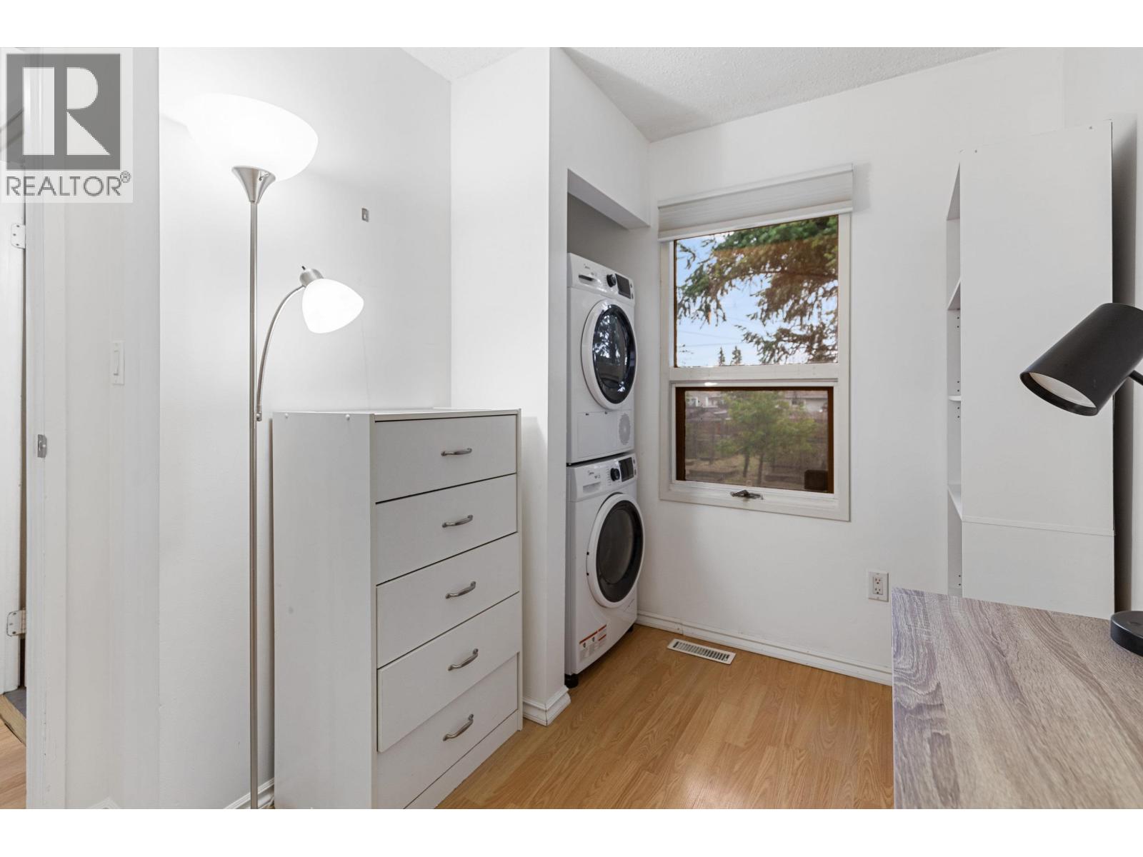 962 EWERT STREET - 9