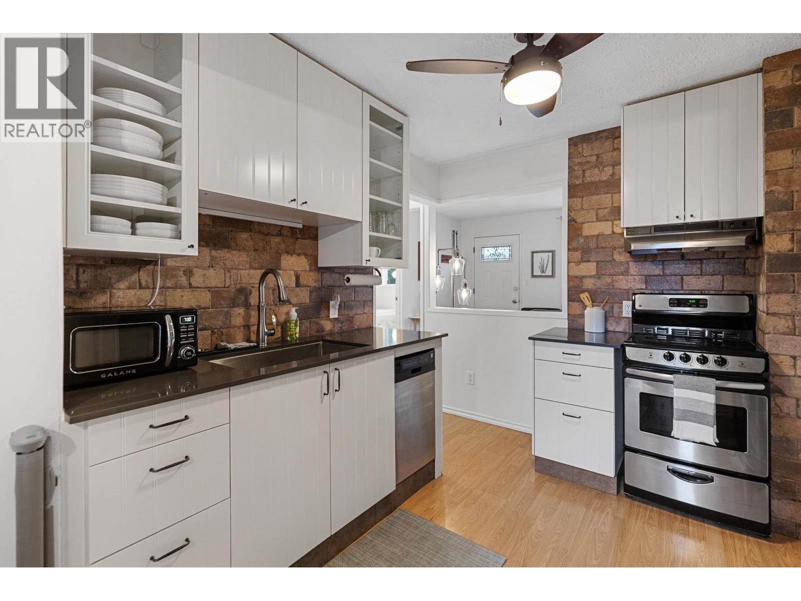 962 EWERT STREET - 3