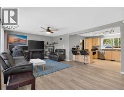 Laundry room - 375 Temple St, Parksville, BC V9P1C9 Photo 13