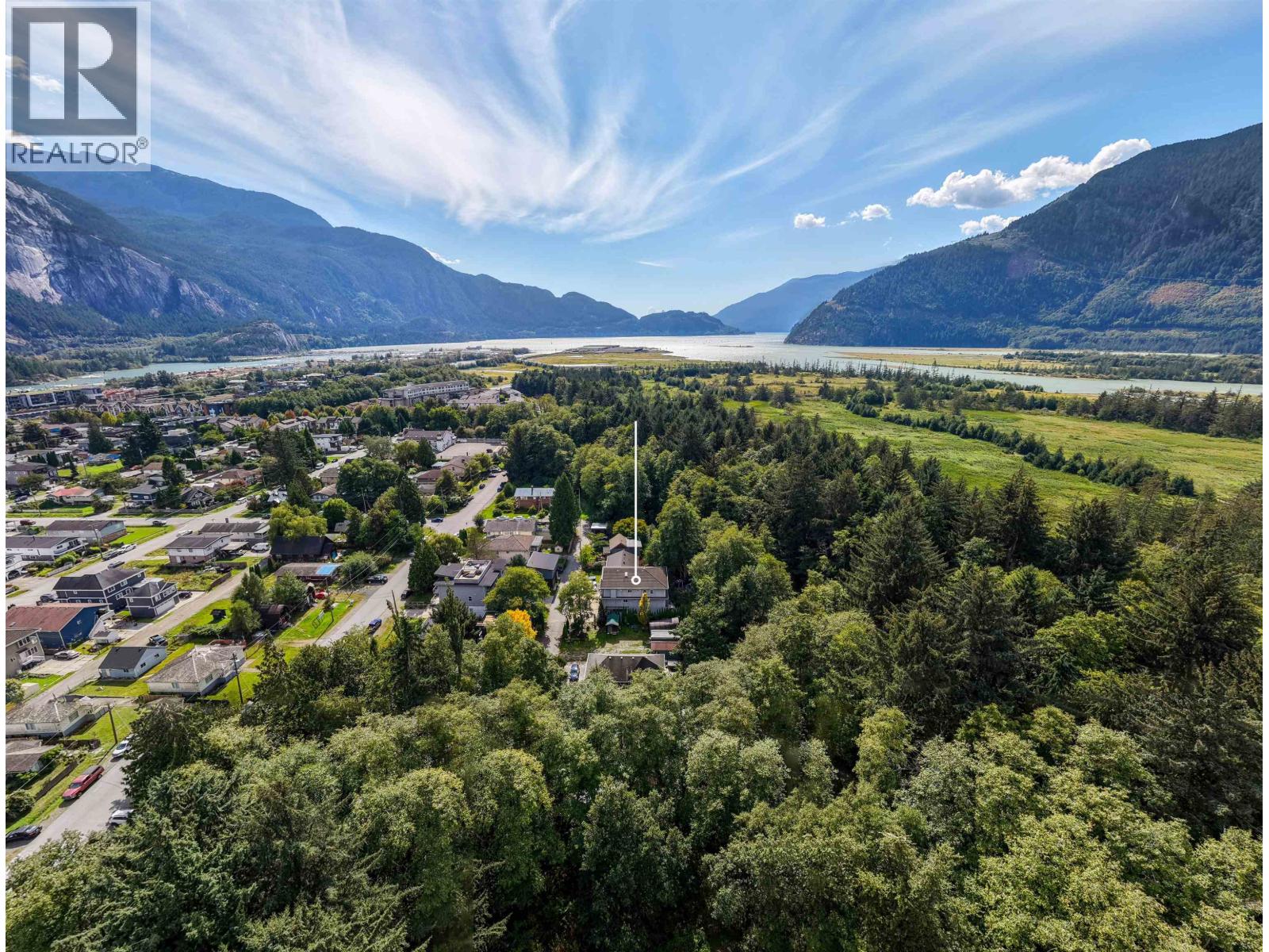38030 SEVENTH AVENUE, Squamish — photo 2