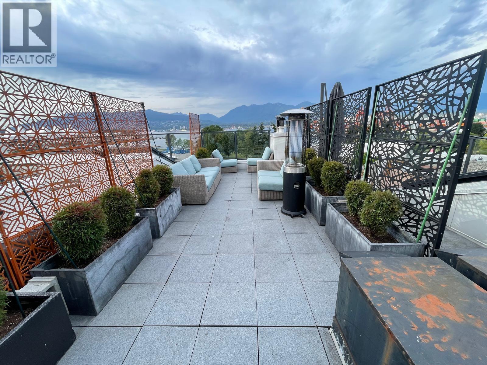 704 27 ALEXANDER STREET, Vancouver