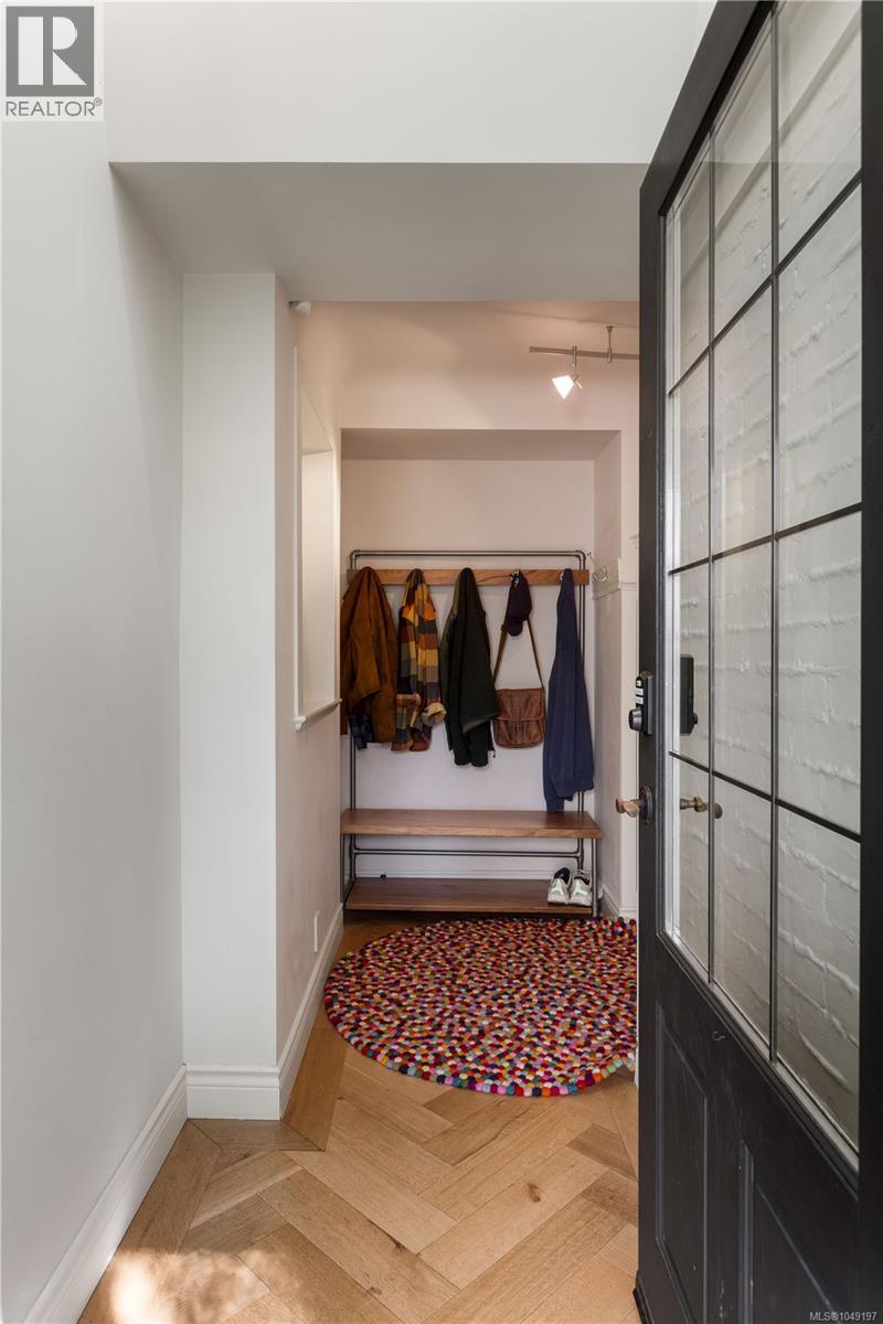 1387 St. David St - 25