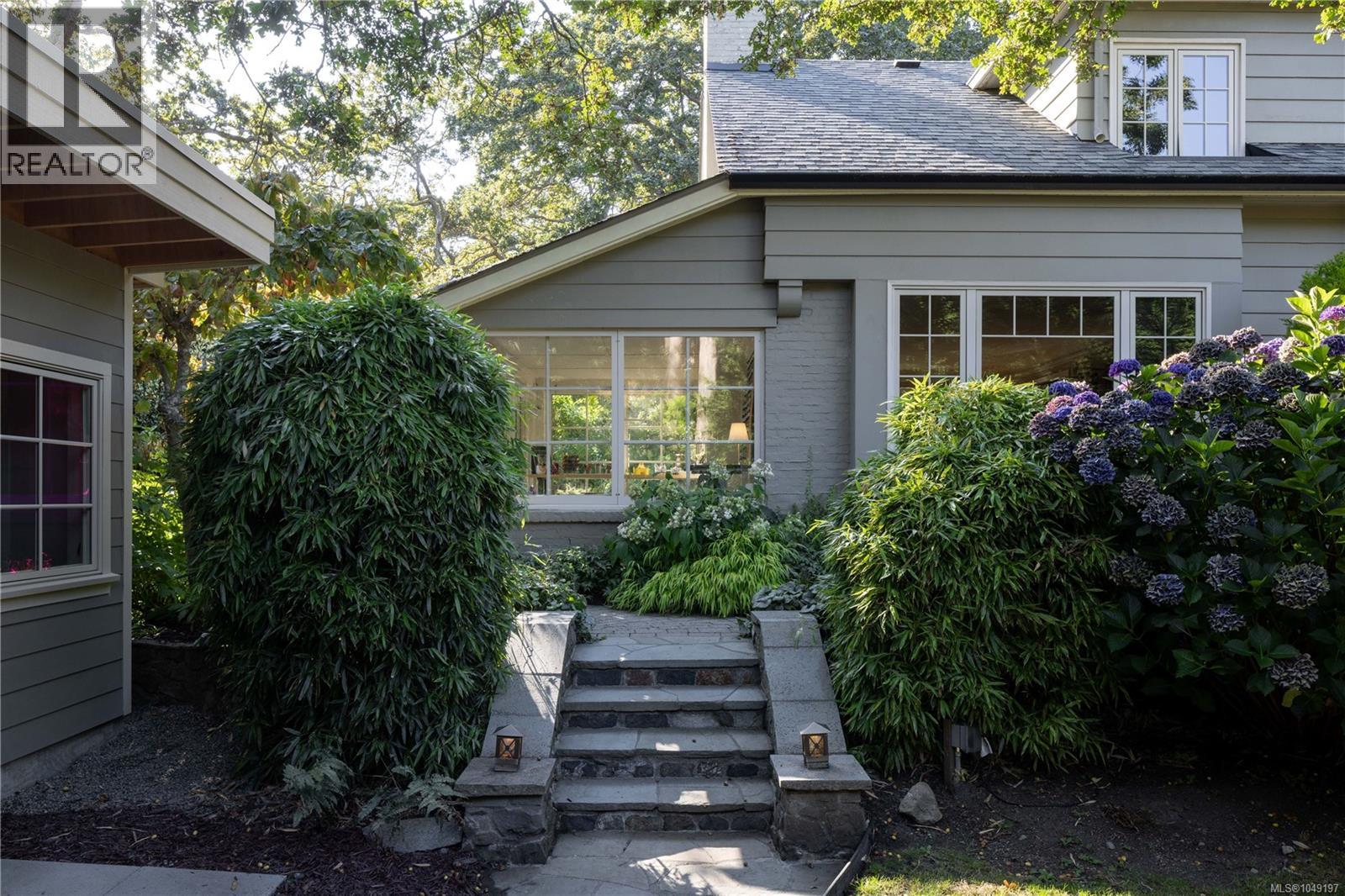 1387 St. David St - 8