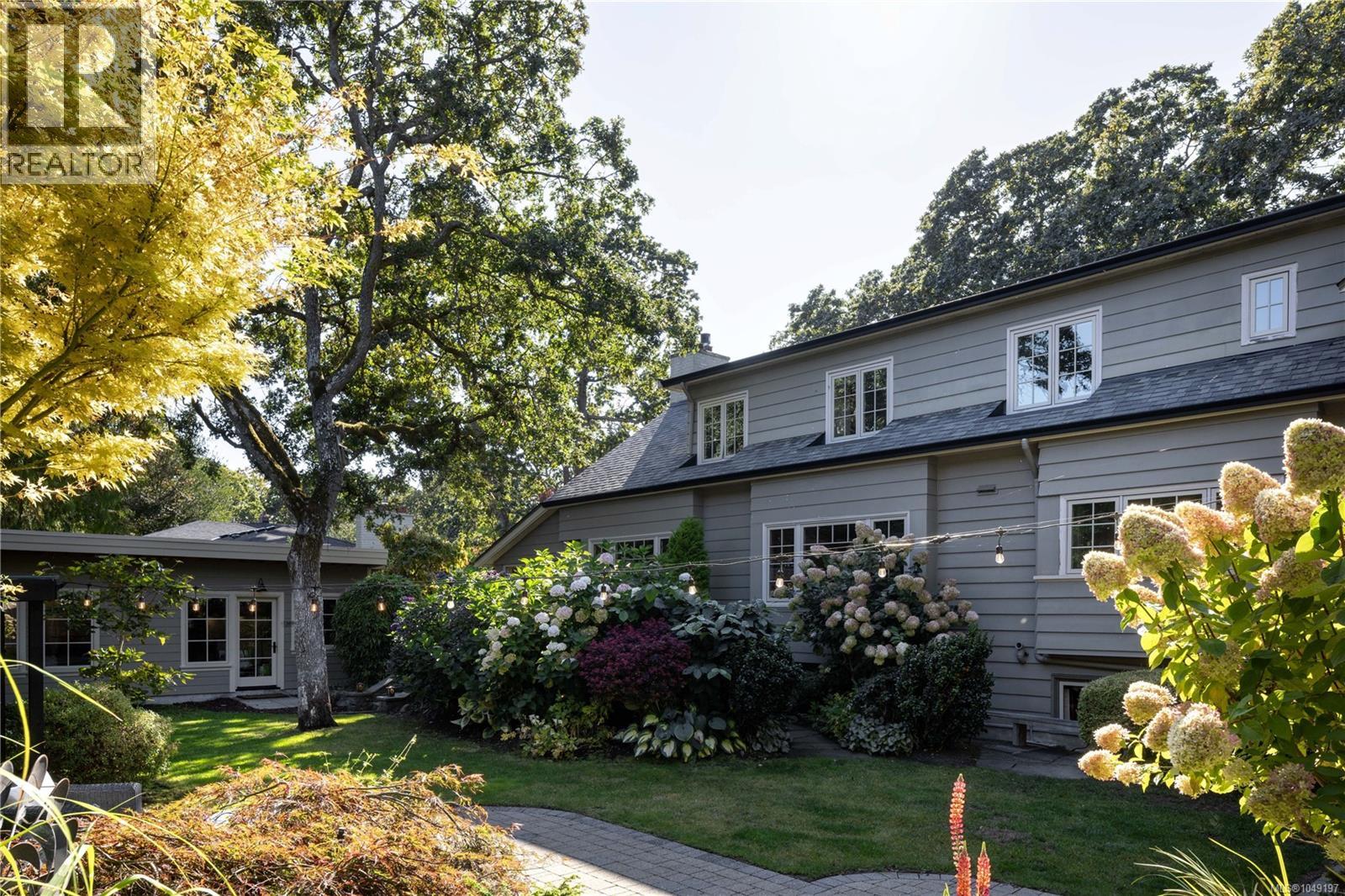1387 St. David St - 36
