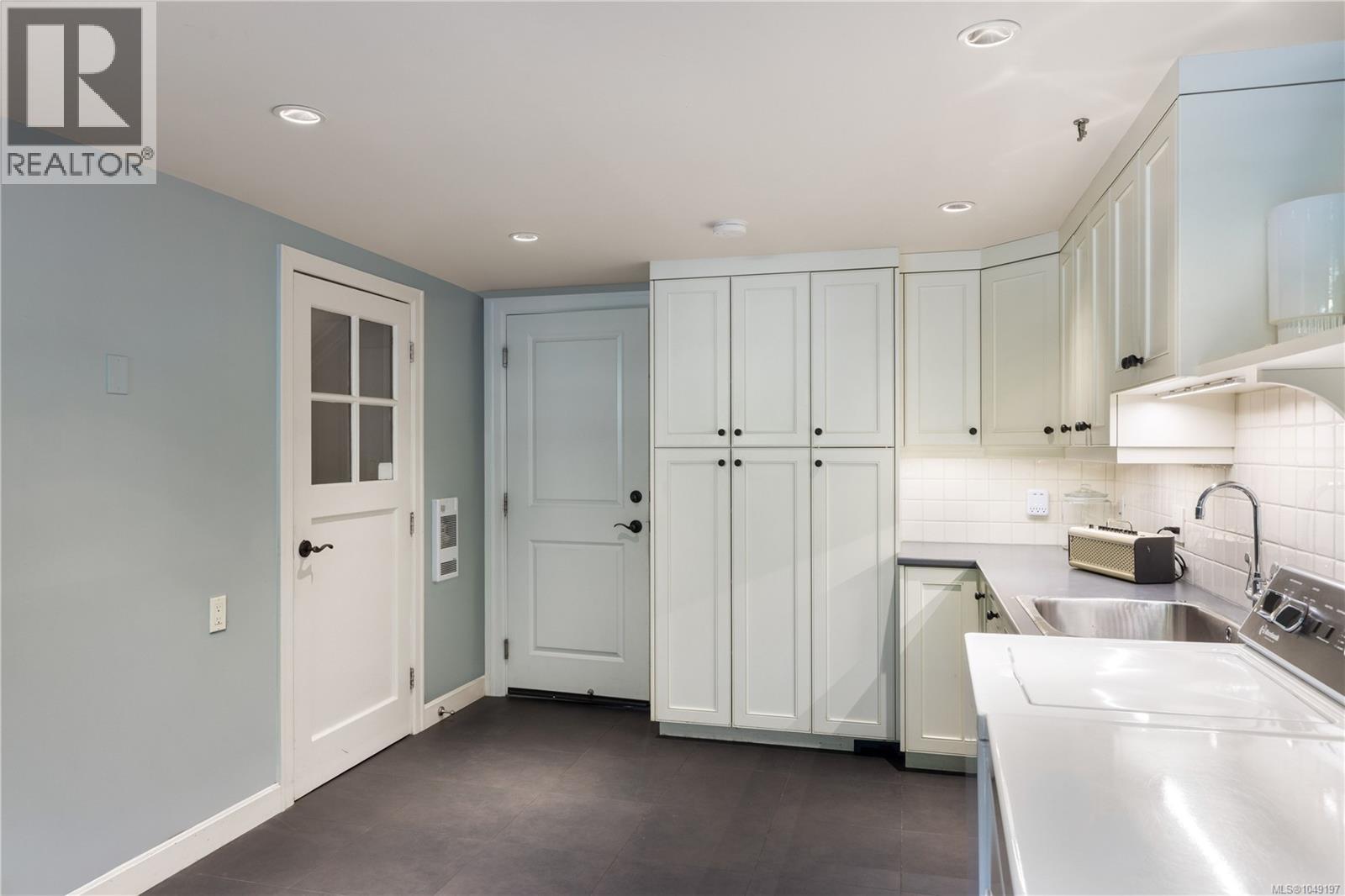 1387 St. David St - 49