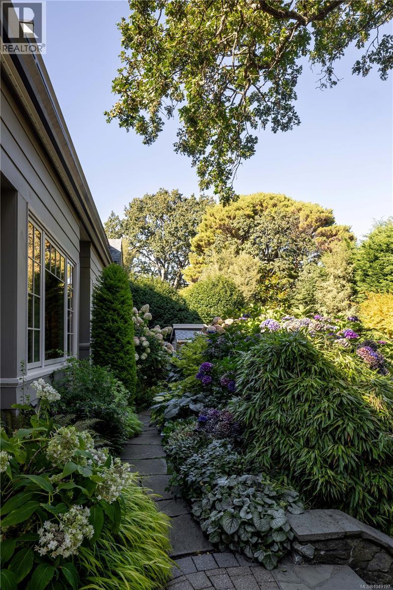 1387 St. David St - 47