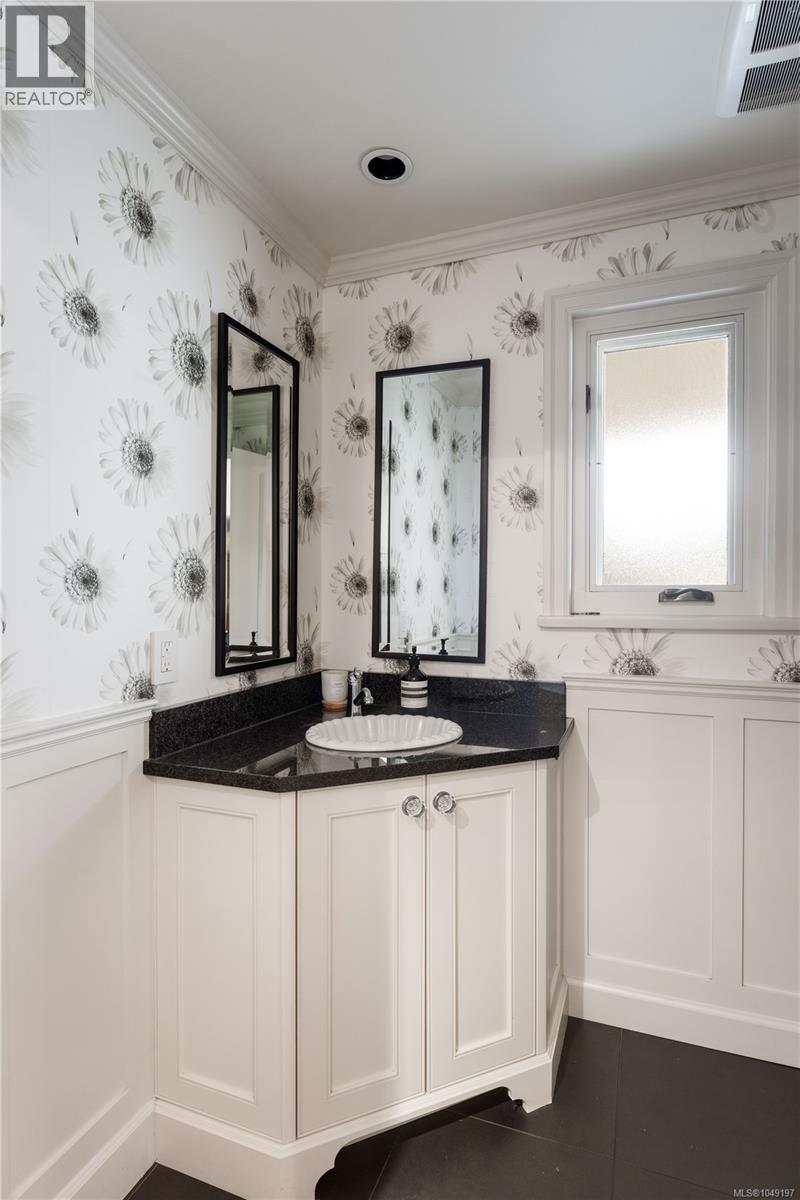 1387 St. David St - 24