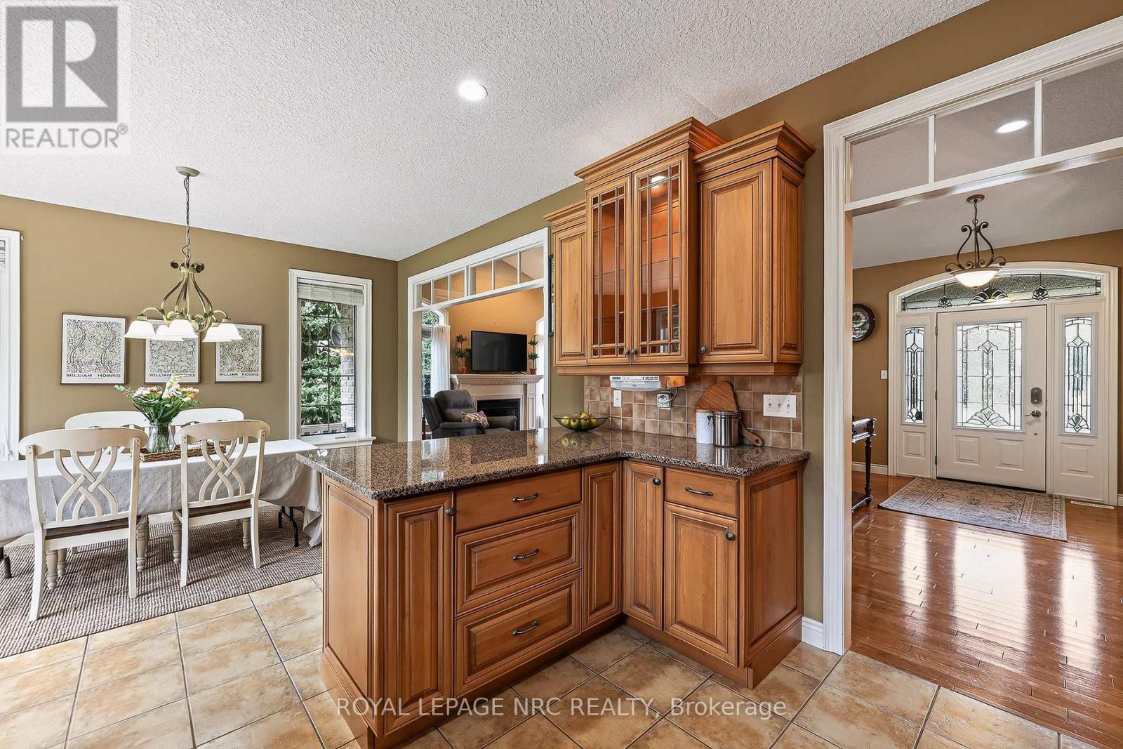 400 LAKEVIEW DRIVE - Image 14