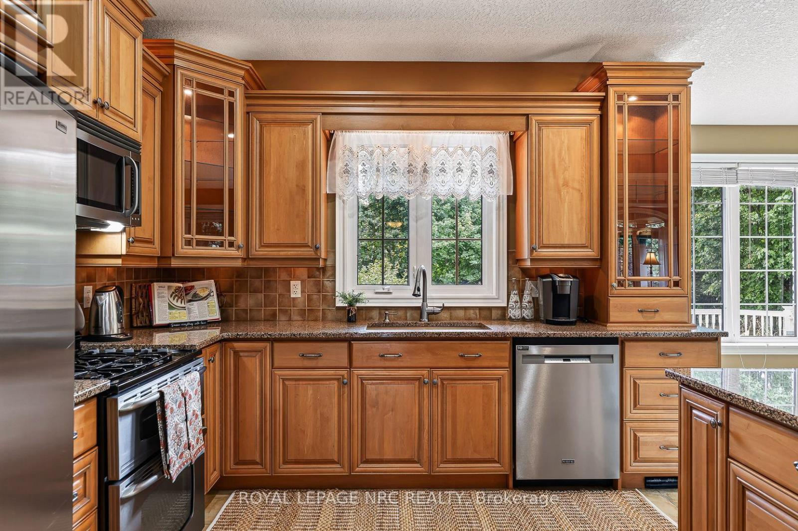 400 LAKEVIEW DRIVE - Image 16