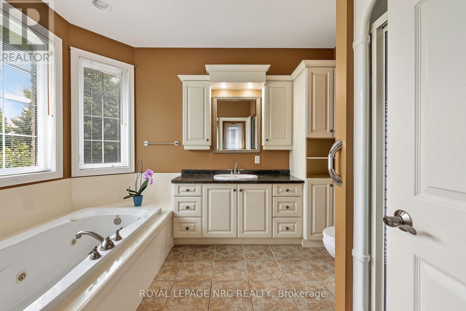 400 LAKEVIEW DRIVE - Image 21