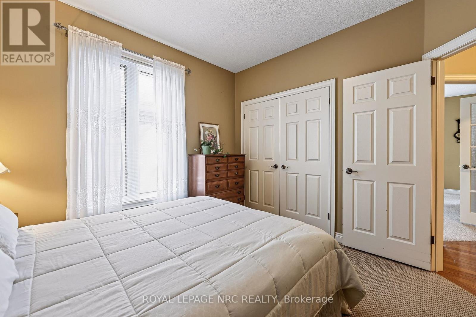 400 LAKEVIEW DRIVE - Image 24