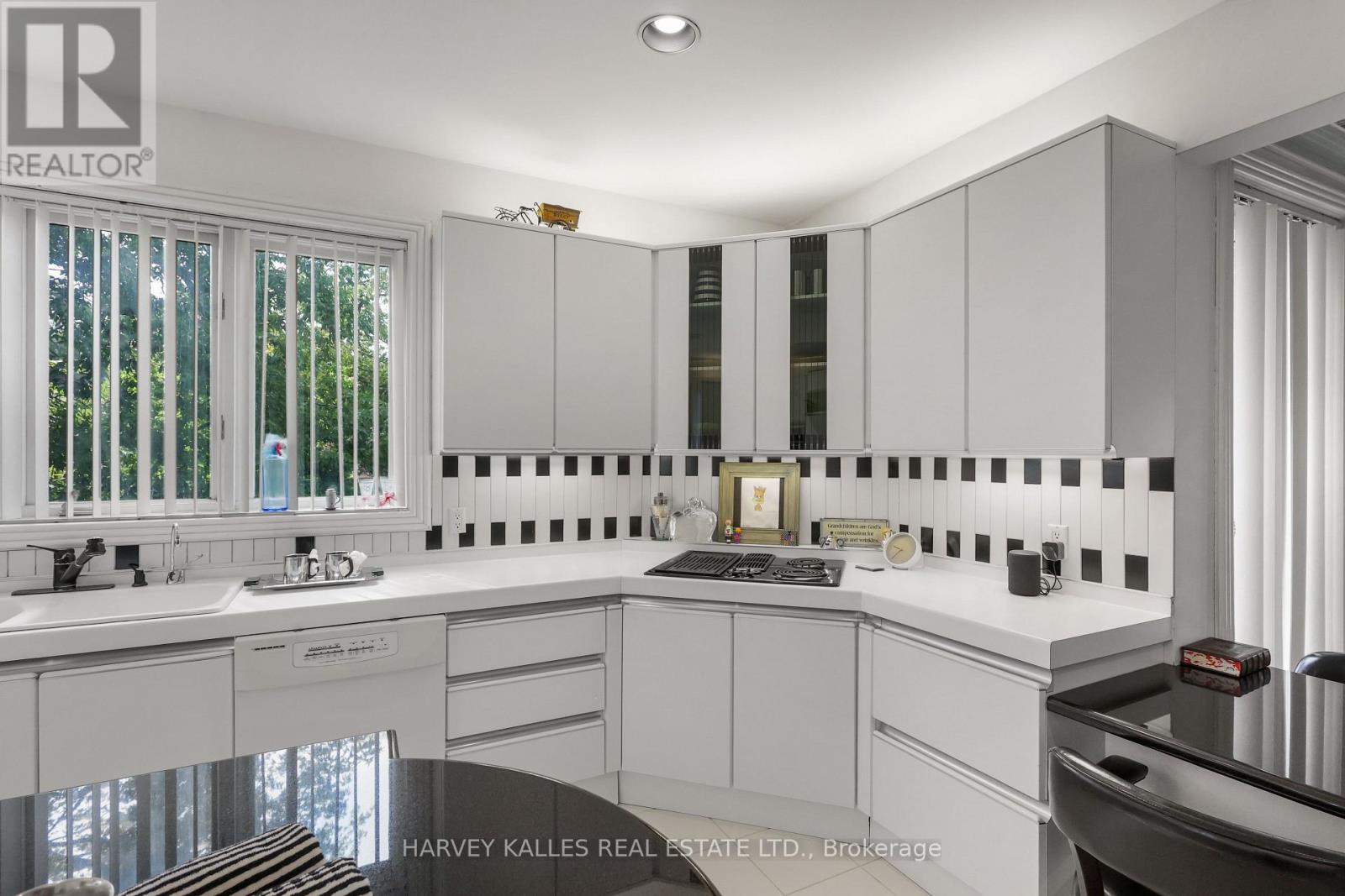 83 HILLMOUNT AVENUE - 21