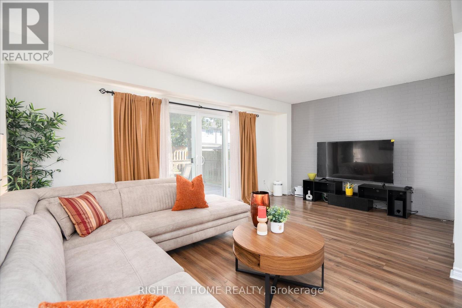 1306 FENELON CRESCENT - 9