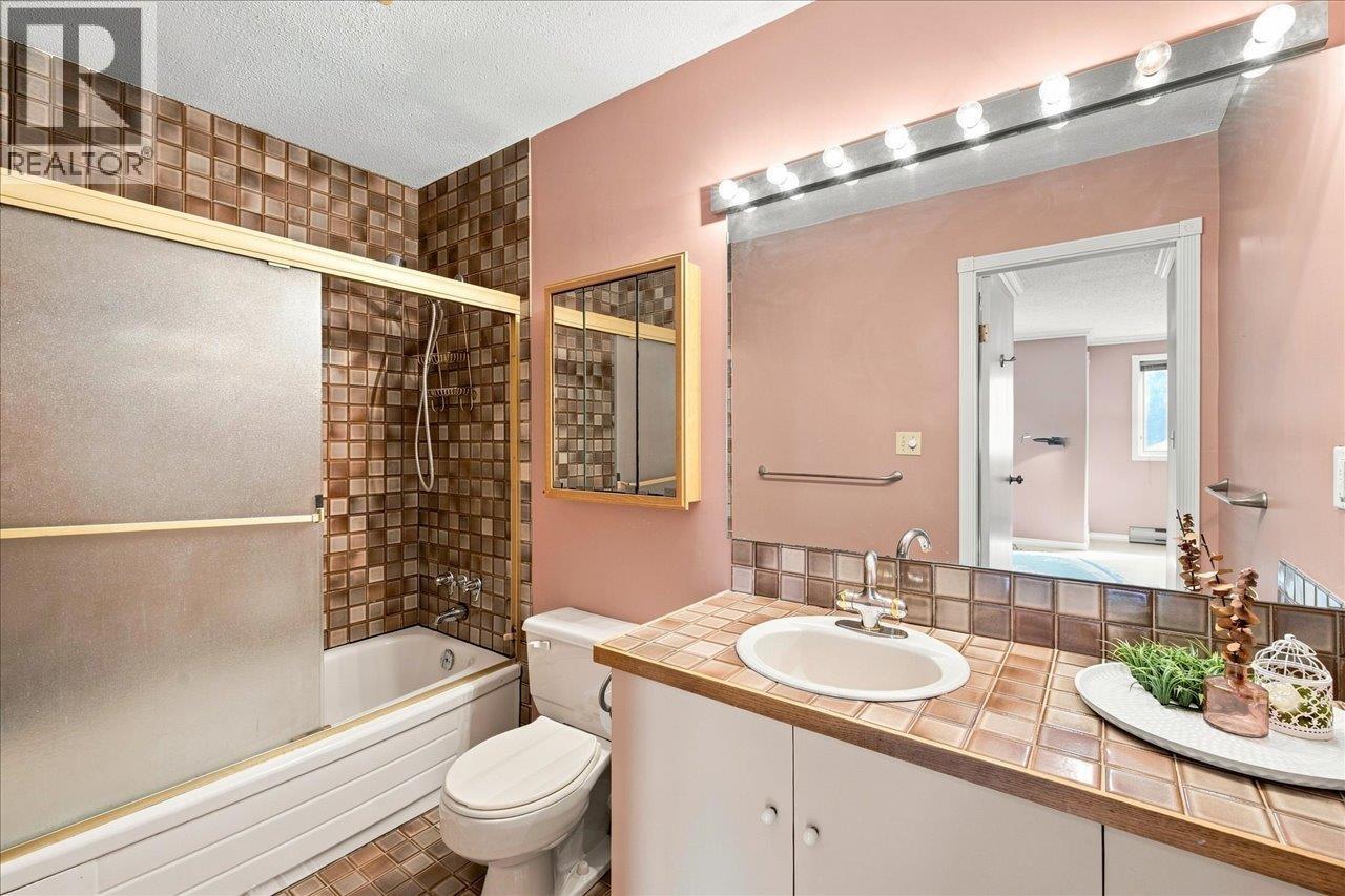 1 1176 W 15TH AVENUE, Vancouver