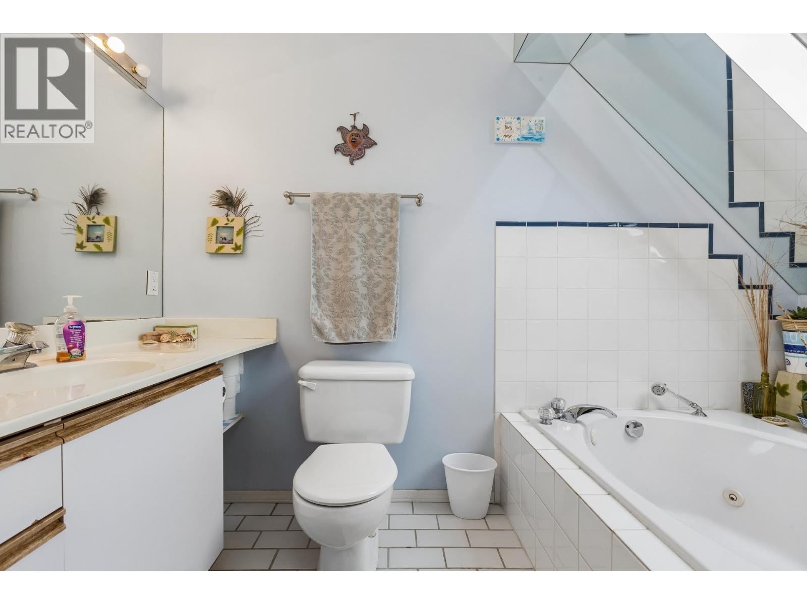 7 240 E KEITH ROAD, North Vancouver