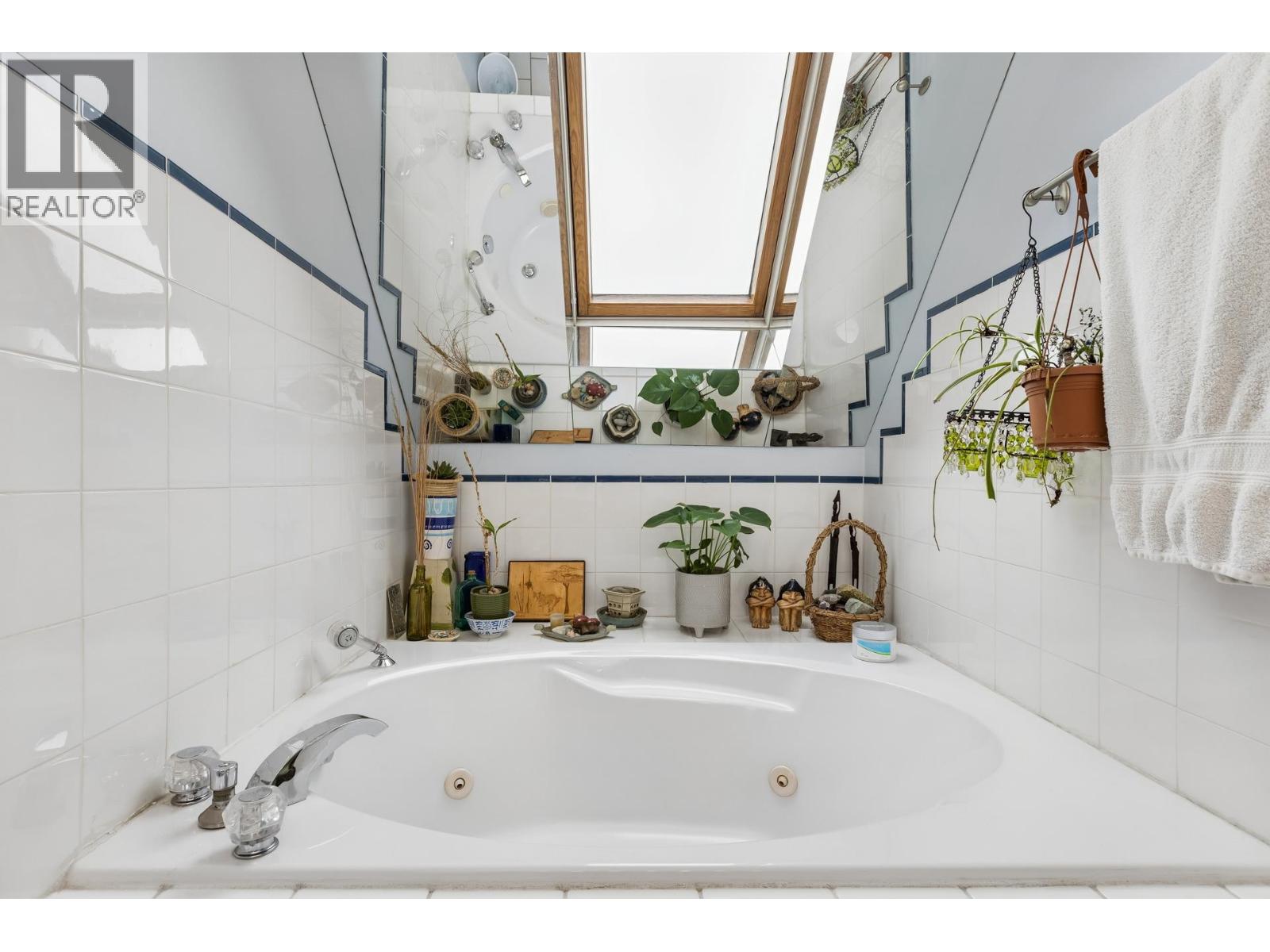 7 240 E KEITH ROAD, North Vancouver
