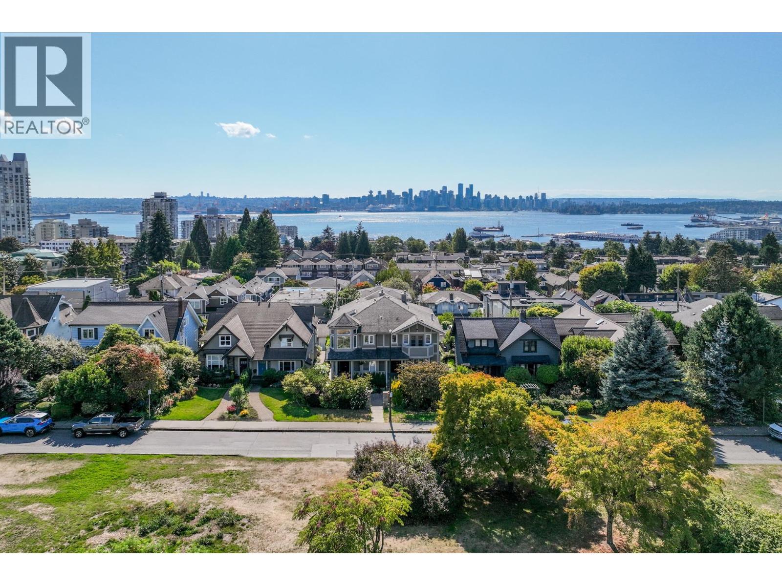 2 221 W 6TH STREET, North Vancouver
