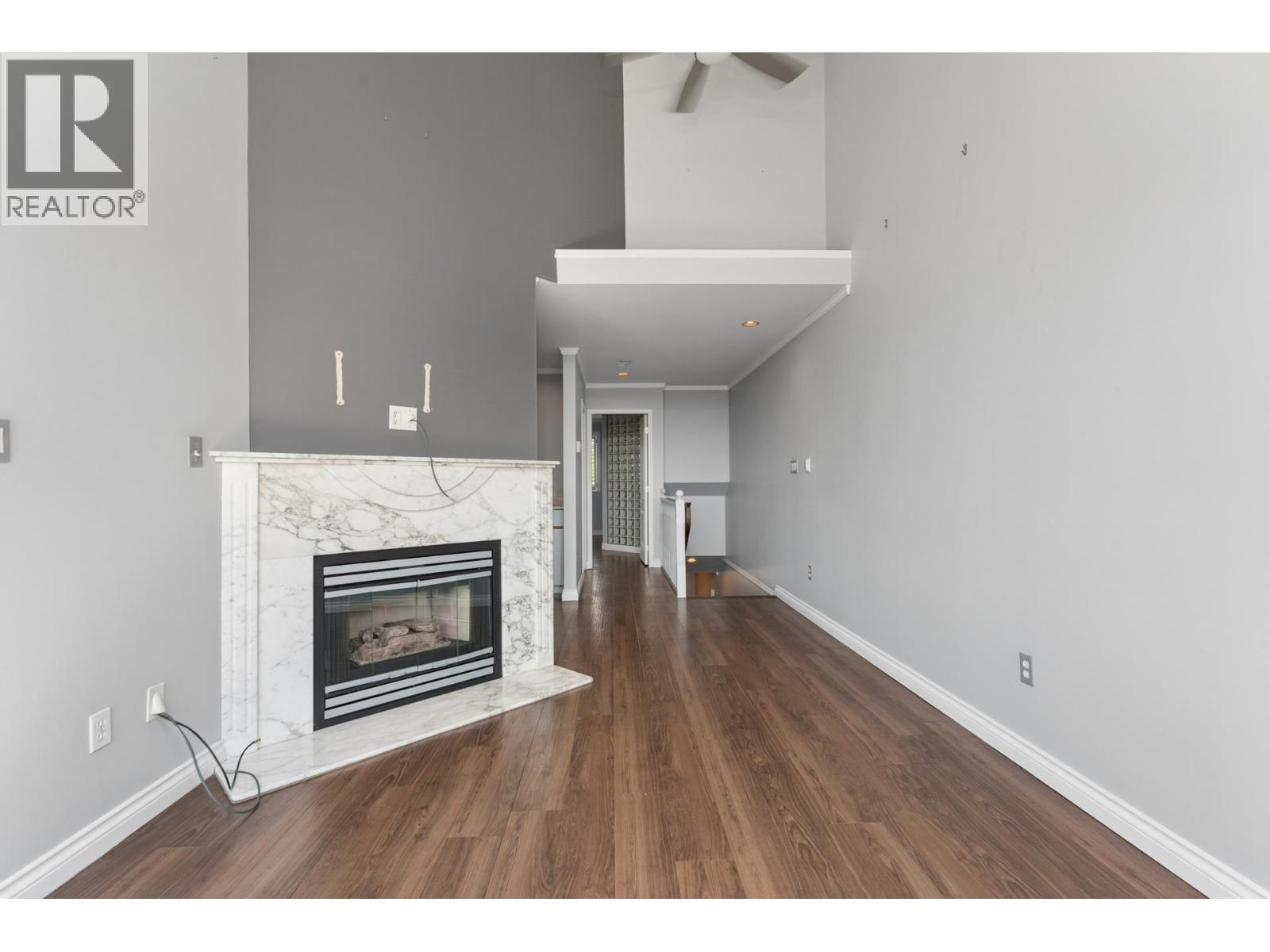 2 221 W 6TH STREET, North Vancouver