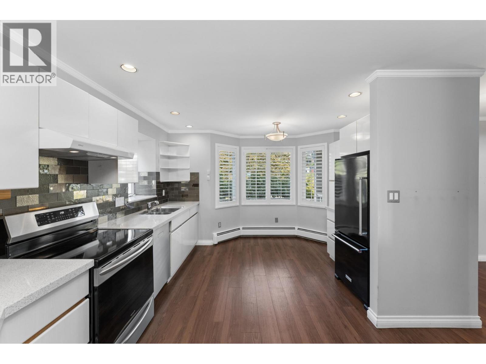 2 221 W 6TH STREET, North Vancouver