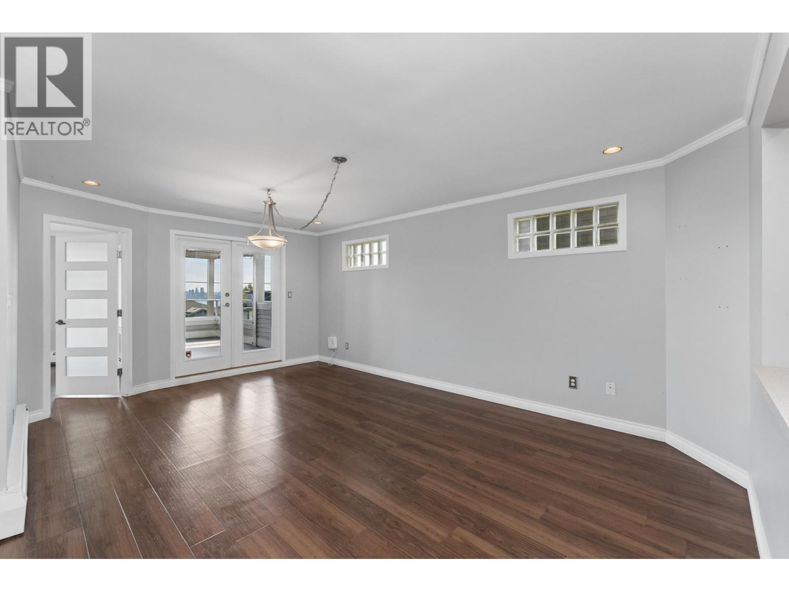 2 221 W 6TH STREET, North Vancouver