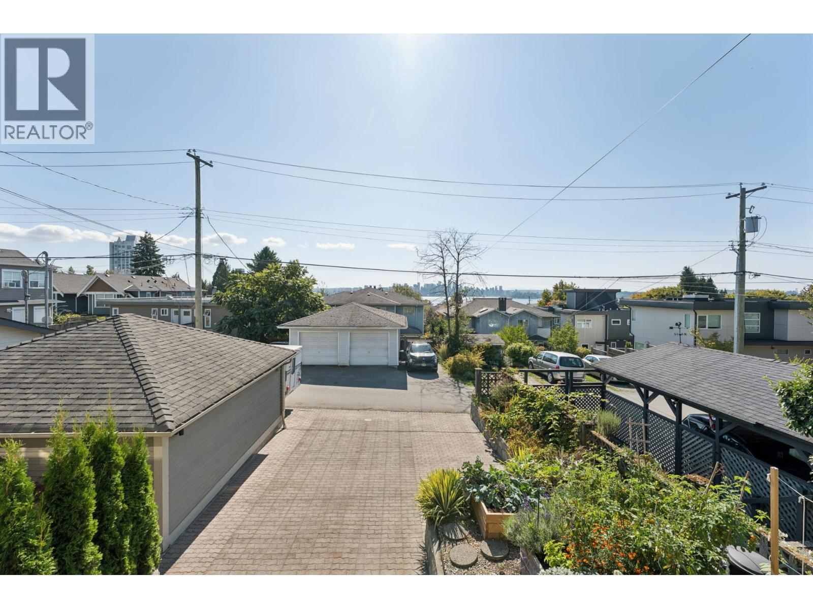 2 221 W 6TH STREET, North Vancouver