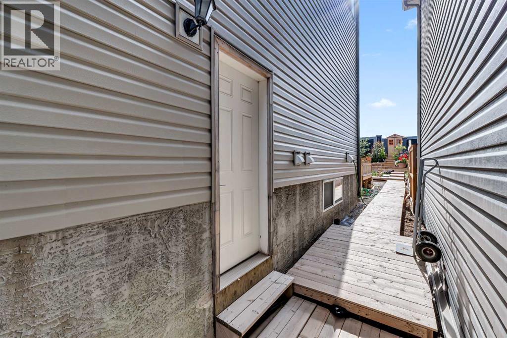 236 Nolanhurst Crescent NW - 4