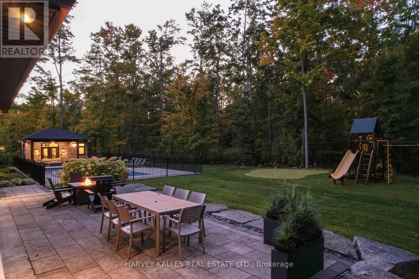 42 WINDFIELD DRIVE W - 44