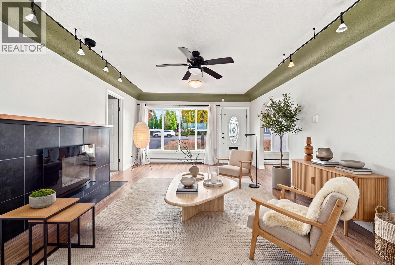 141 Jensen Ave E - 2