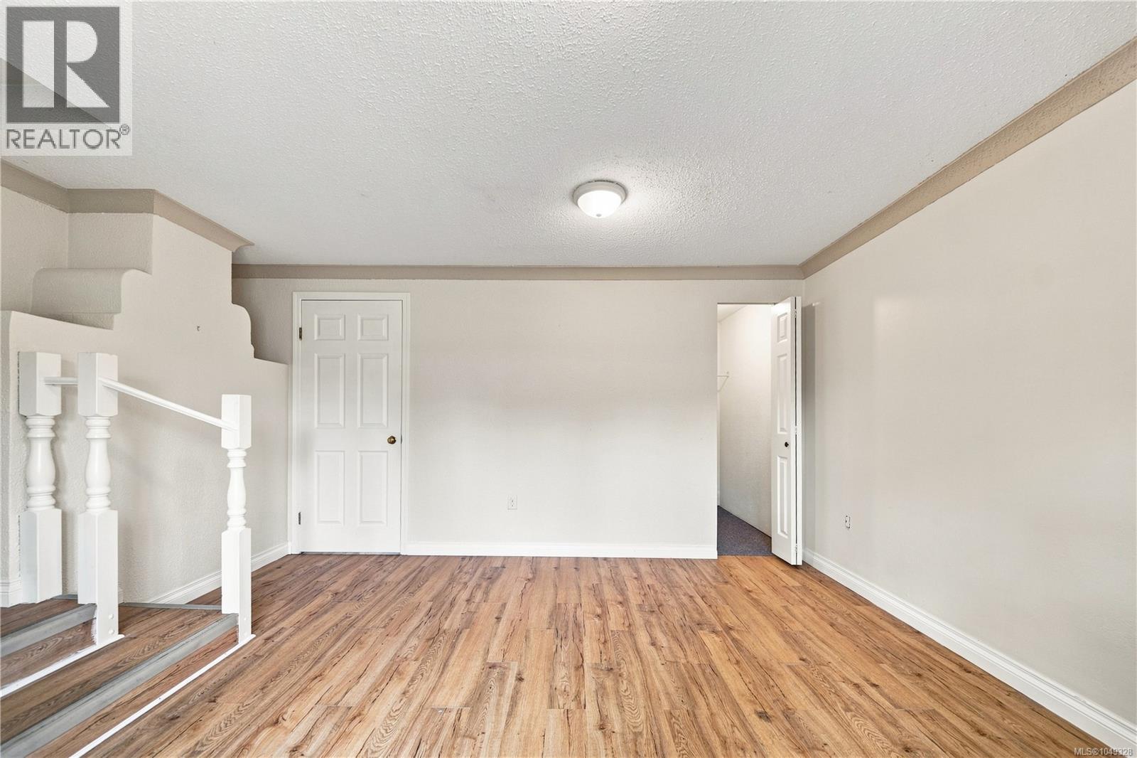 141 Jensen Ave E - 48