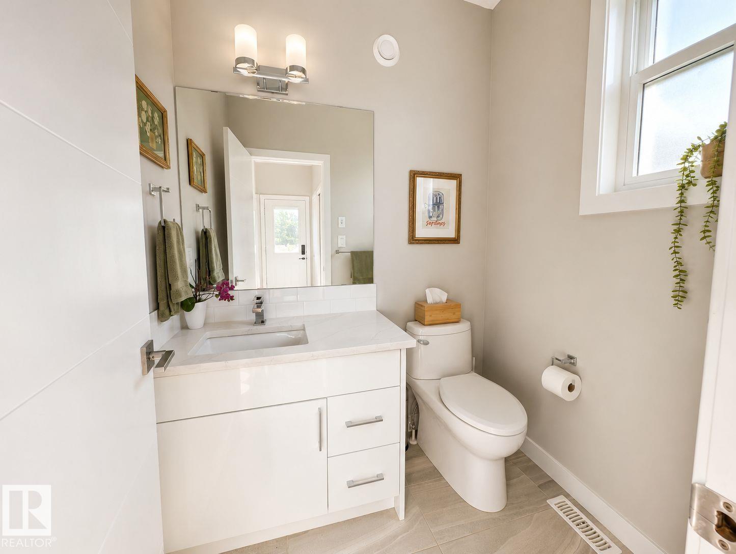 10516 76 ST NW - 14
