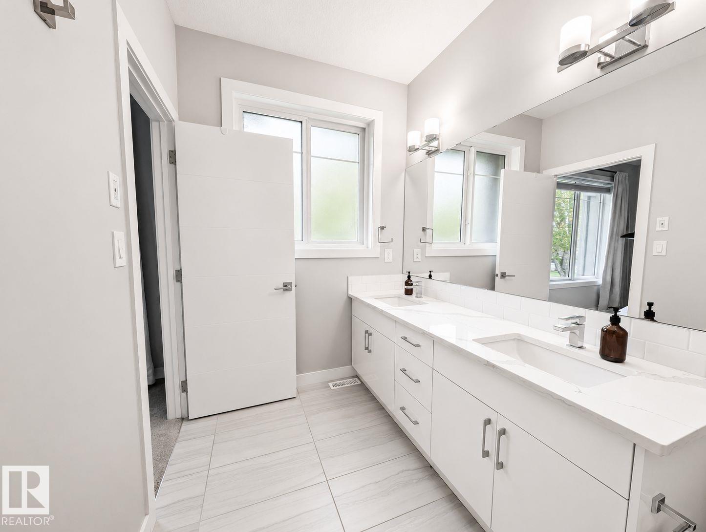 10516 76 ST NW - 21