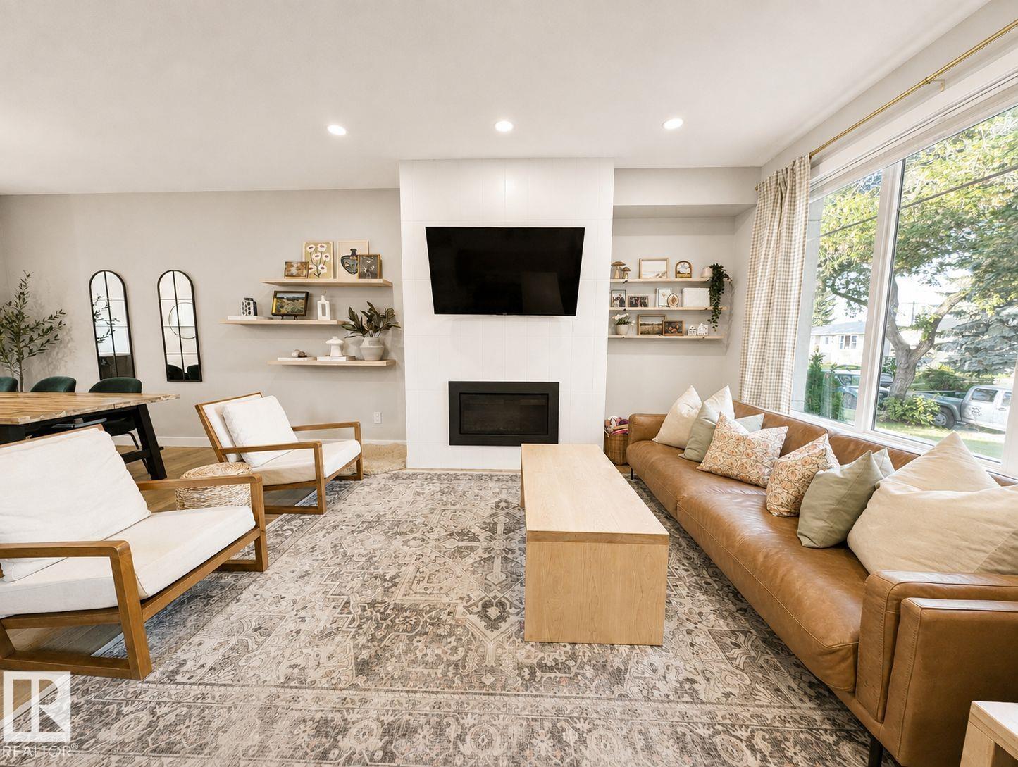 10516 76 ST NW - 4