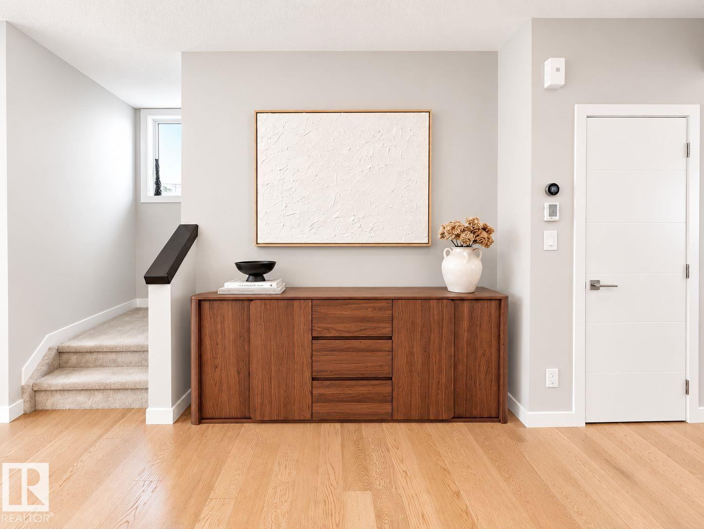10516 76 ST NW - 8