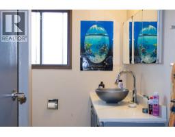 Primary Bedroom - 595 Mcwilliams Road, Kelowna, BC V1X7M2 Photo 11