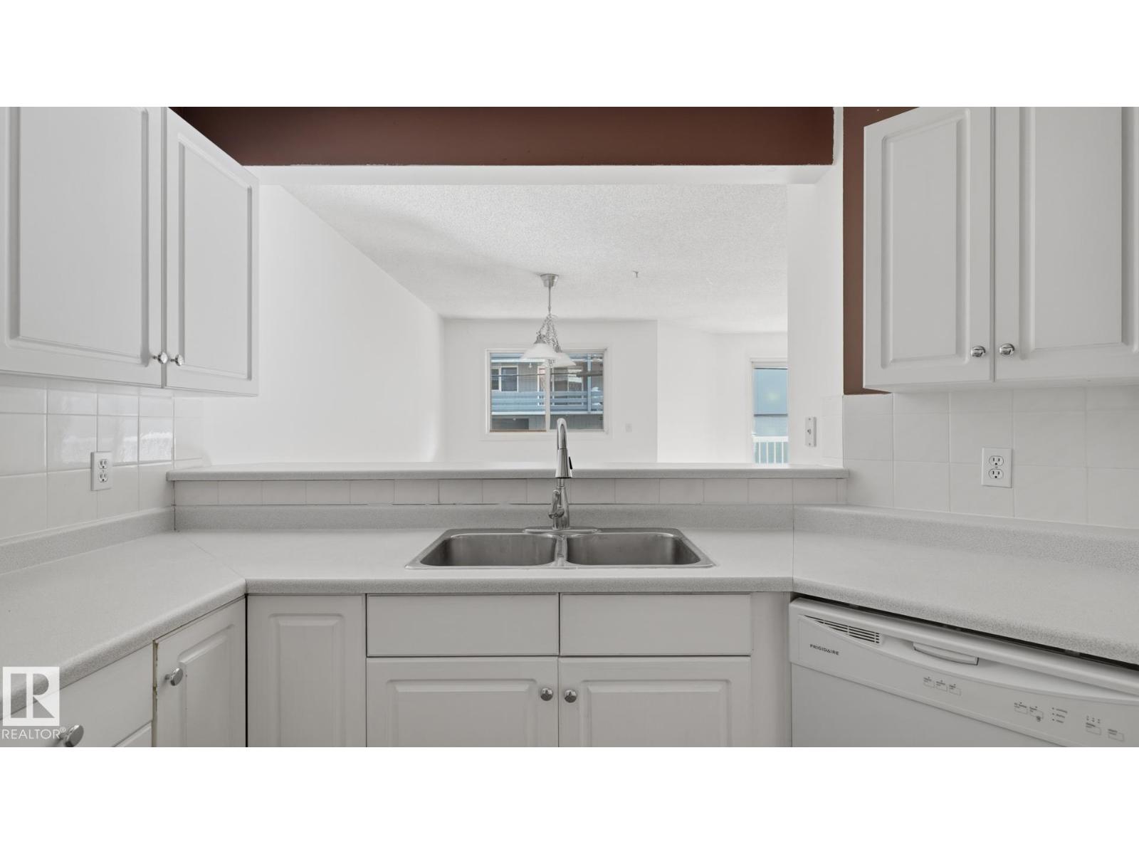#107 10153 117 ST NW - 38