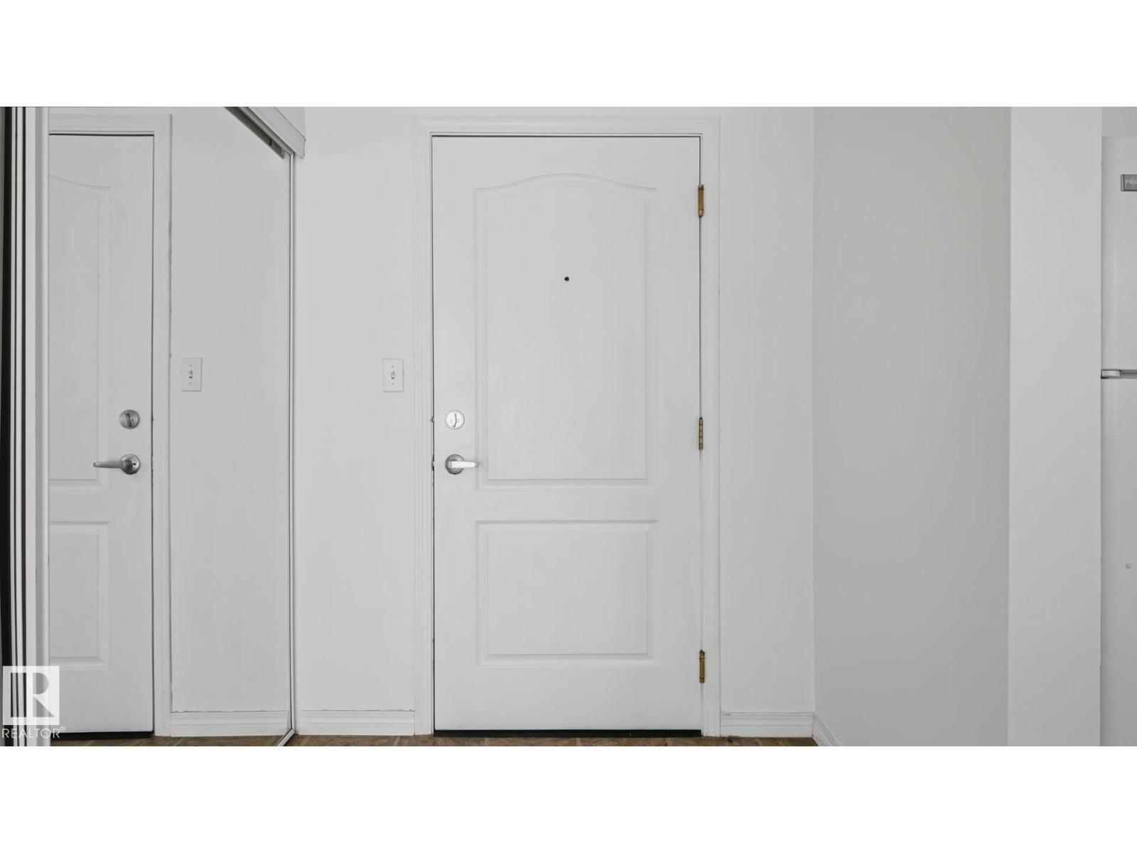 #107 10153 117 ST NW - 37