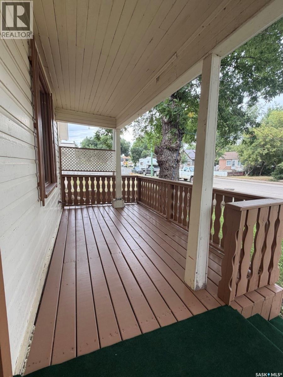 437 Grandview STREET W - 3