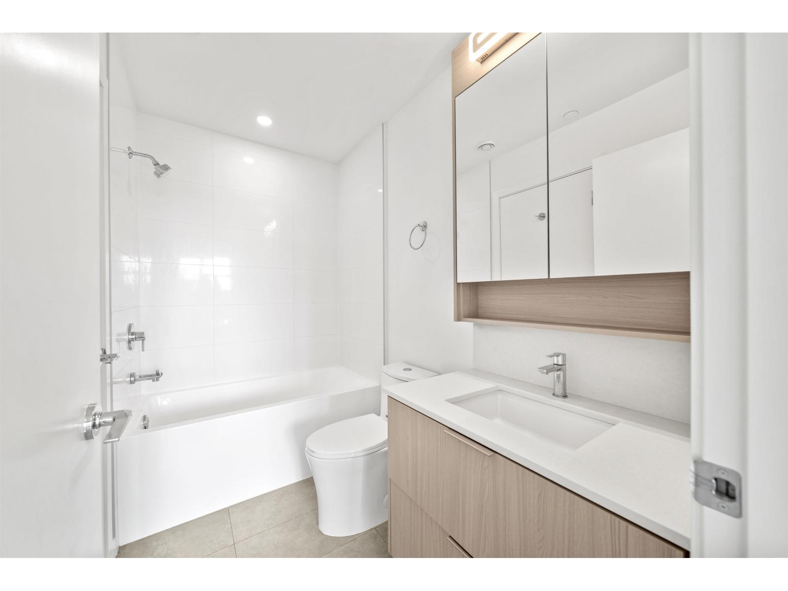 Photo of 305 10828 139A STREET 20