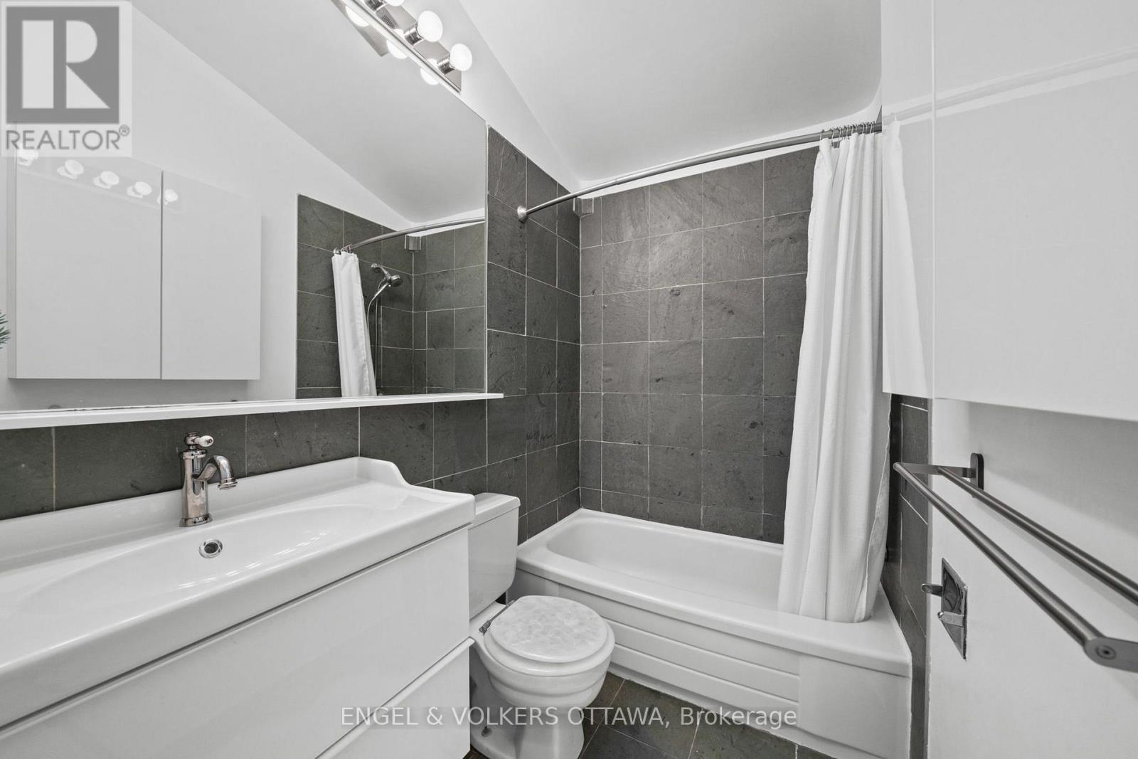 #6 290 CATHCART STREET - Image 25