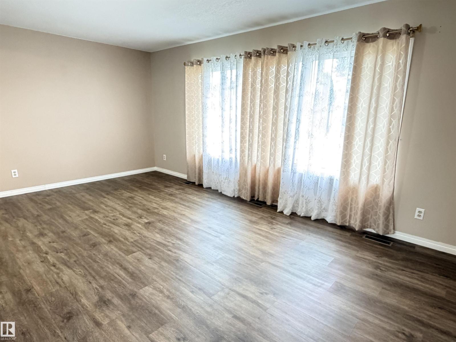 10503 110 ST - 18