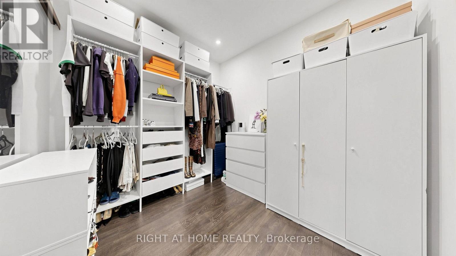 #819 15 MERCER STREET - 6