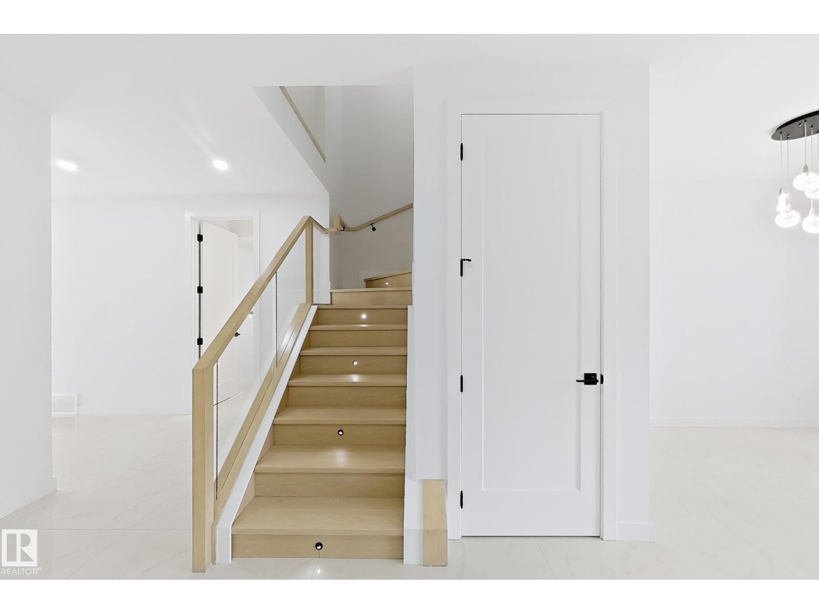 5411 64 ST - 18