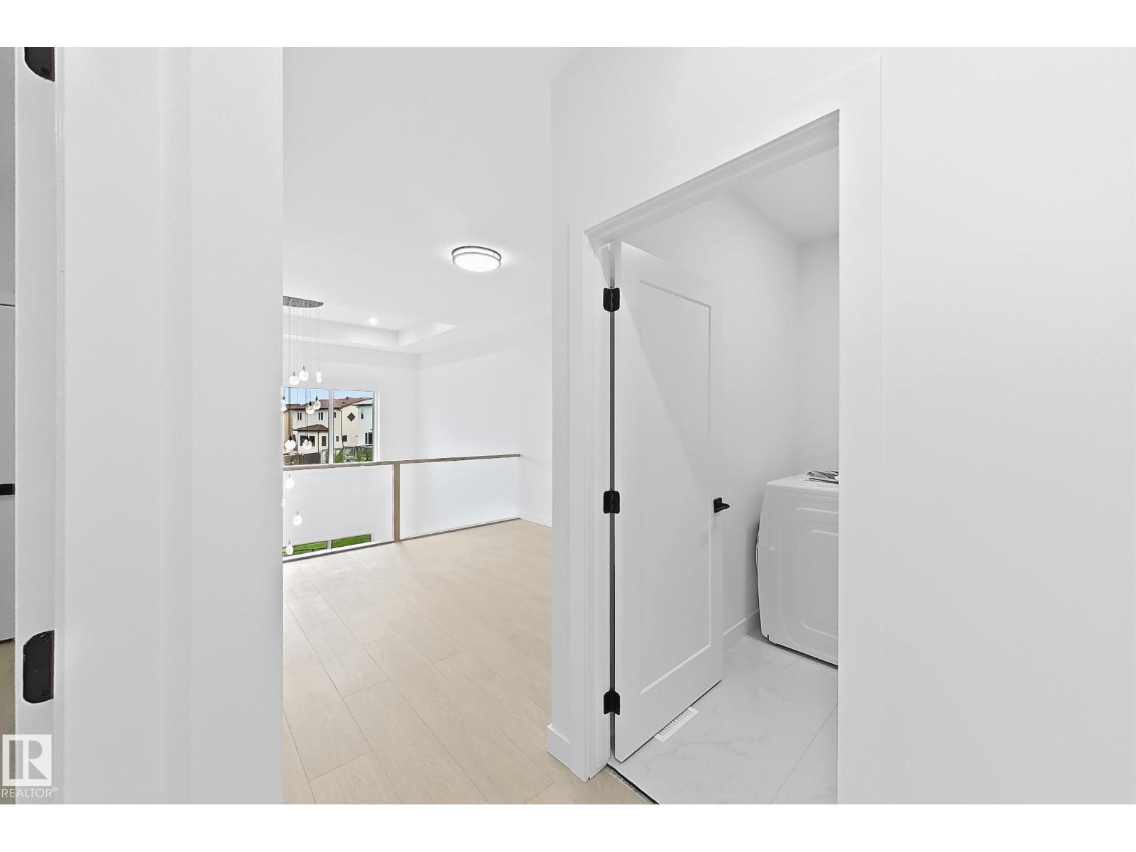 5411 64 ST - 32
