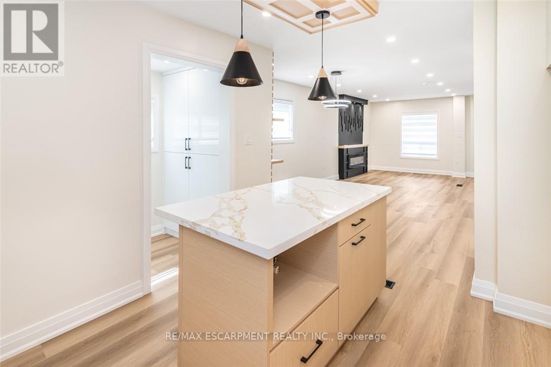 250 ROSSLYN AVENUE N - 15